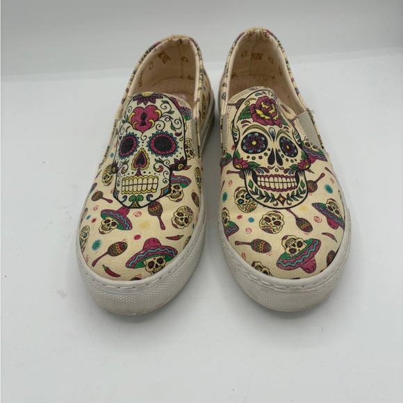 Gabby Skull Slip on Shoes Size 39 or 8 1/2 - Picture 4 of 6